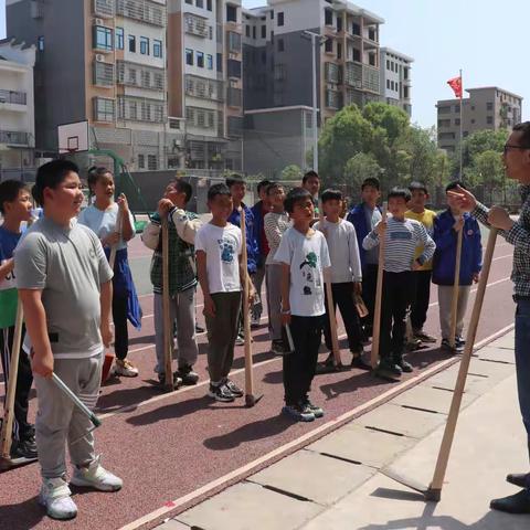 以“劳”树德 以“劳”育美——曲兰镇中心小学开展劳动基地实践活动