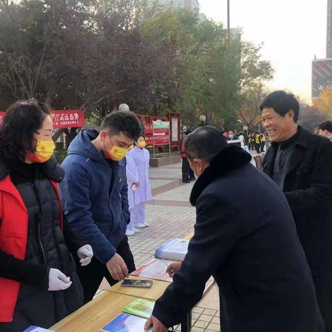 平安临渭人民建  实现平安为人民               ——杜桥街道办事处开展平安建设宣传活动