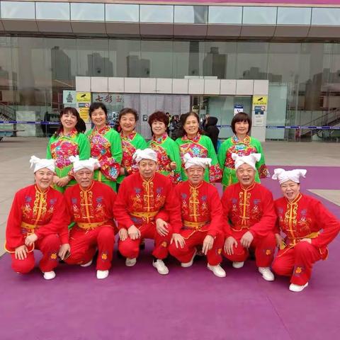 金泰假日花城秧歌队赞👍