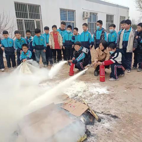 消防在我心，安全伴我行——永年区洺州小学消防灭火演练