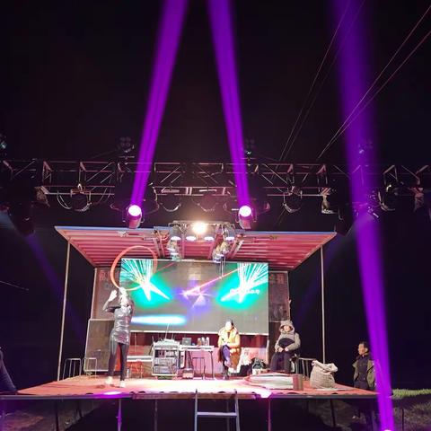 乡村故事：我村青年张闯，闯出一份事业，收获美满爱情。