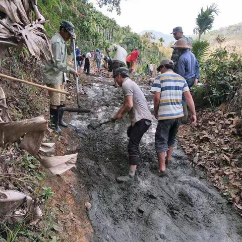 什别丰好村 一  什罗把机耕路建设