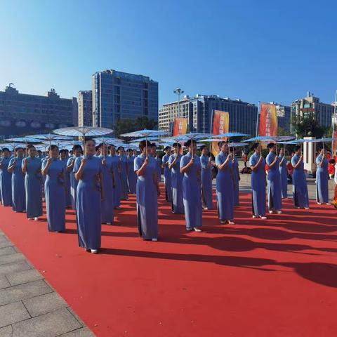 2023年10月18日上午8点县老年体协在三清广场隆重举行“玉山县村镇银行杯”第四届老年人运动健康节开幕式