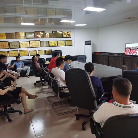 桂林洋房地产公司集中观看“庆祝中国共产党成立100周年大会”直播