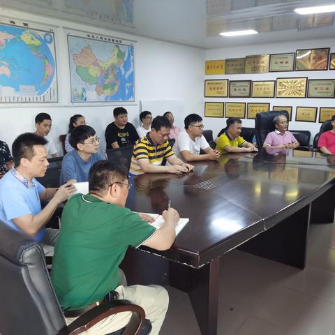 桂林洋房地产公司组织观看《永远跟党走》第一、二期节目