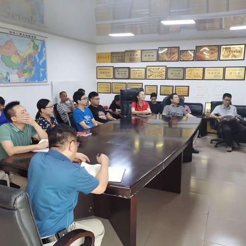 桂林洋房地产公司组织收看《永远跟党走》第三期和《焦点访谈》“党课开讲了”节目