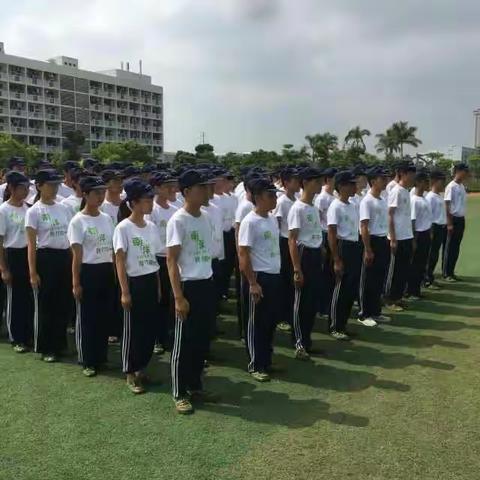 独在异乡为异客，每逢佳节倍思亲。在两节之际，祝远在他乡求学的儿子阳光向上！儿子，你是最棒的！