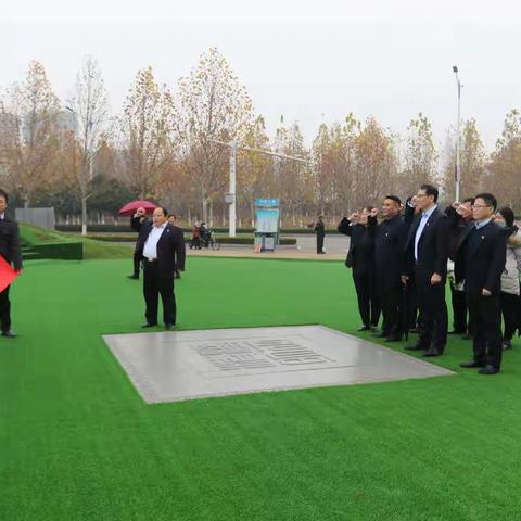 风雨中的那抹党旗红--宁阳县支行雨中开展廉洁主题党日活动