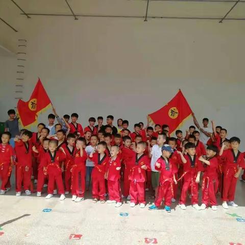 演出邀请函！海南易道临高分馆与若飞扬舞蹈举办的大型演出。地址:临高县文化公园 演出时间:8月19日(晚8点)