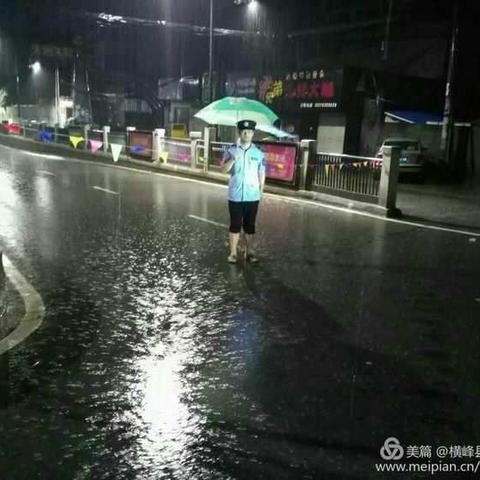 无论风雨，城管在行动