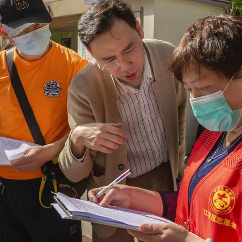 《王家巷社区看到影子梦的身影》