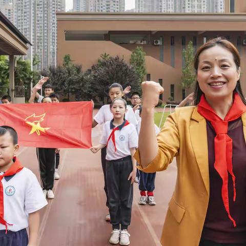 《队歌激励少年志》