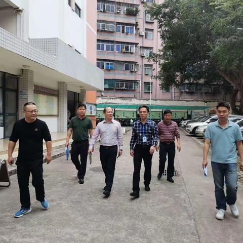 海口市教育局公共工程跟踪监督检查组莅临海口海港学校检查工作