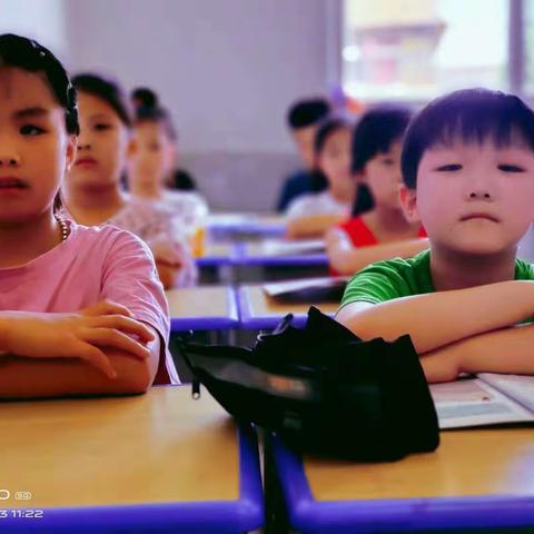 认真上课的孩子最可爱(๑• . •๑)