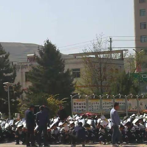 防震减灾勤演练    齐心协力保平安———古浪五中组织开展防震减灾应急疏散演练