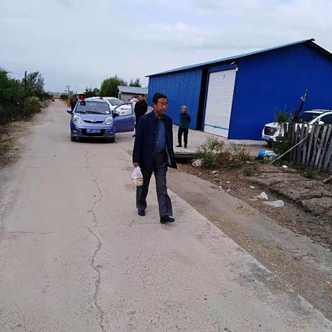 2018年9月21日，福利院李广才院长带领单位帮扶责任人来到所帮扶的大成村，入户走访，送去🧀️节🍔️日祝福！