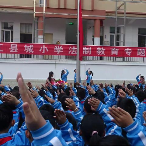 法律宣传进校园，平安和谐系师生——墨江县城小学开展法制教育专题讲座