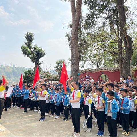 “缅怀革命先烈，传承红色基因”——墨江县城小学开展清明祭扫活动