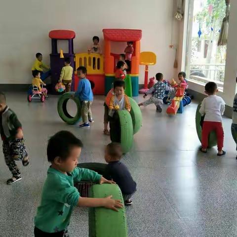 2019年新苗幼儿园冬季亲子运动会邀请函