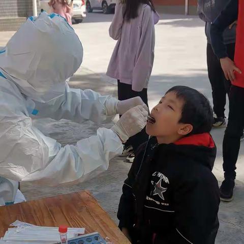 全员核酸 守好校园一方净土