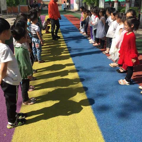 铜冶中心幼儿园优优五班“好玩的金箍棒”体智能活动展示