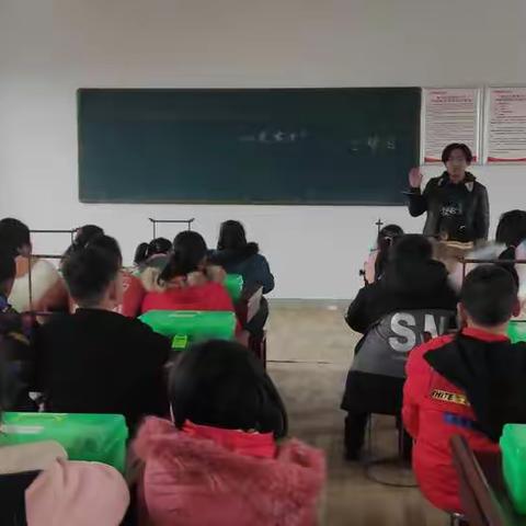 桐乡街道鲁屯小学邀请书法名师到校指点书法