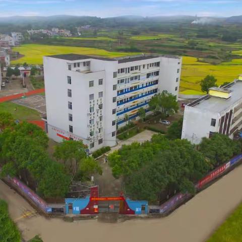 『青春不悔，砥砺前行』清华北大的学长学姐给参加中考的学弟学妹送祝福啦！