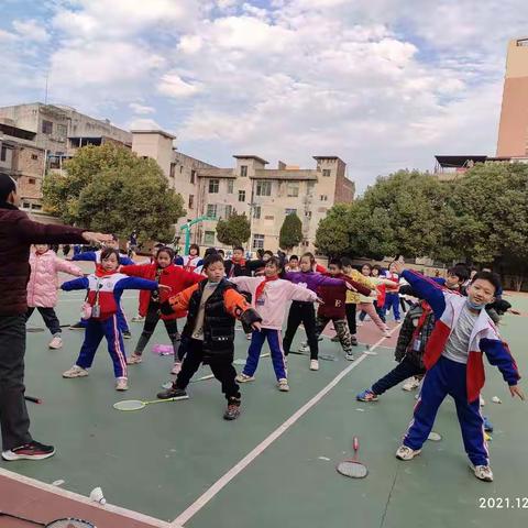 实验小学三年级羽毛球班课服篇