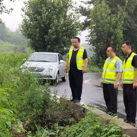 【保安全   护民生】执法队员冲在防汛第一线