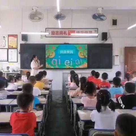 师徒结对共耕耘 匠心传承育新人——2022年秋季期容县容州镇中心学校“结对子”活动总结