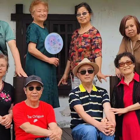 同事相约古镇游，靓女帅哥竞风流，手机随拍，2022年05月24日