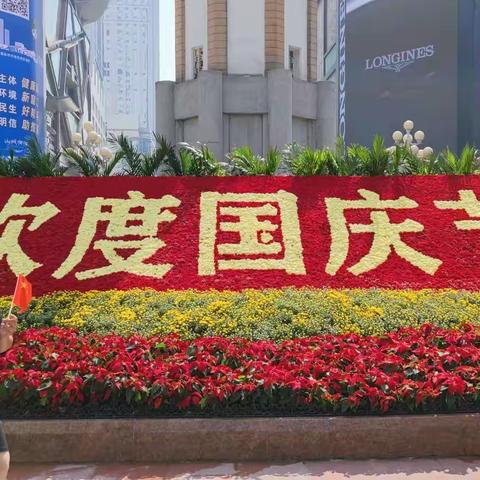 梦幻城堡藏玄机，同事同学展英姿，手机摄影（风景篇）2022年09月29日