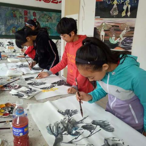 庞各庄小学开展美术兴趣小组特色活动