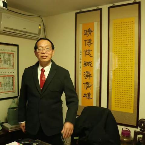 以文艺会友，文化休闲乐每天——上海徐汇区新闻志愿者团长、上海申协联合企业大学创新学院客座教授李家麟文艺