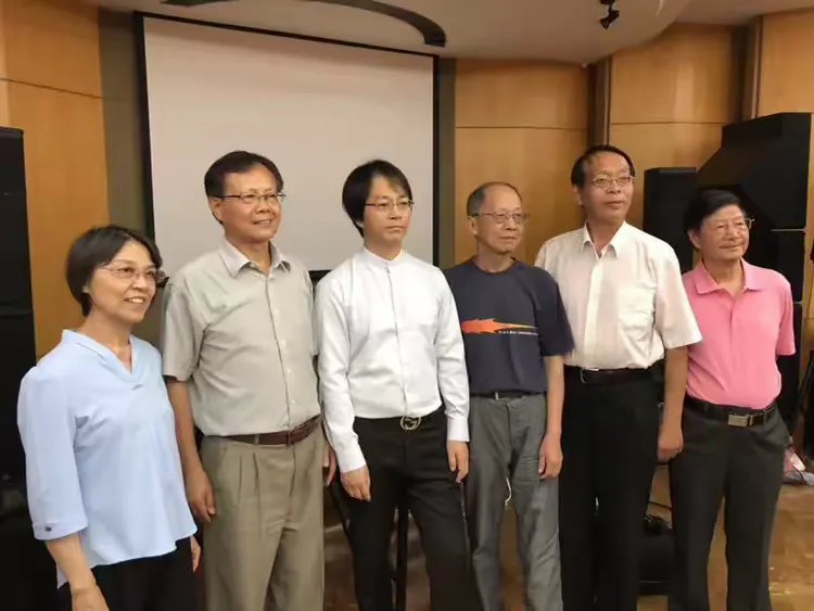 情丝绵绵美,弘扬国乐好,上海民族乐团二胡首席姚新峰,讲演二胡艺术