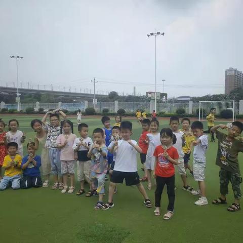 学校生活，再见；快乐暑假，开启