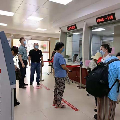 南昌市政公用集团党委委员、副总经理葛威敏深入客服中心一线督查节前安全和疫情防控工作