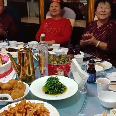 今天是您的生日，借此我们弘源大酒店总经理携全体员工恭祝您生日快乐，身体健康，万事如意！