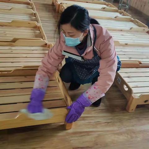 新学期、新气象、新启航——职工幼儿园开学前卫生大扫除