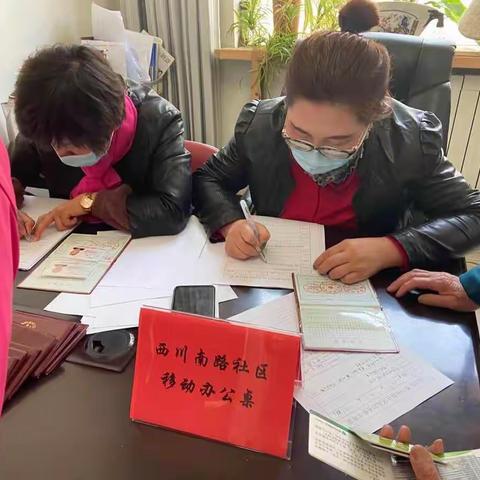 “移动办公桌”  家门口的便民服务站