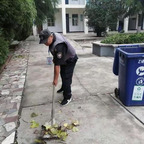 中秋雨绵绵，我为创卫行
