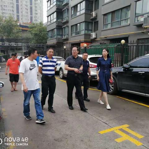 碑林区委常委、副区长侯学东再赴小雁塔社区西宝花园进行创文工作督导检查