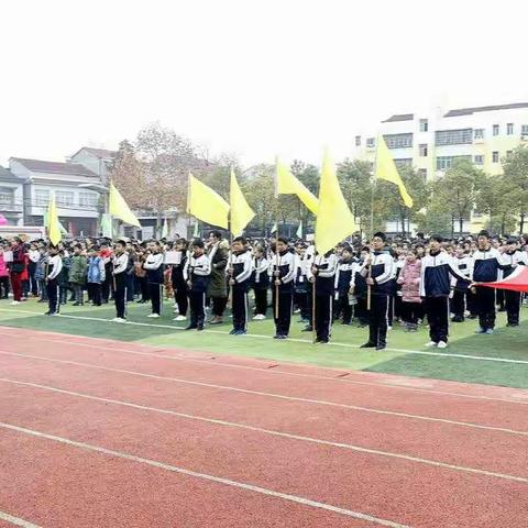 在拼搏中健体，在运动中求美 ——前进中学举行第三十七届田径运动会