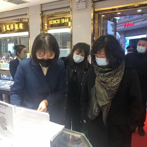 道里区副区长李巍深入中央大街检查指导疫情防控工作