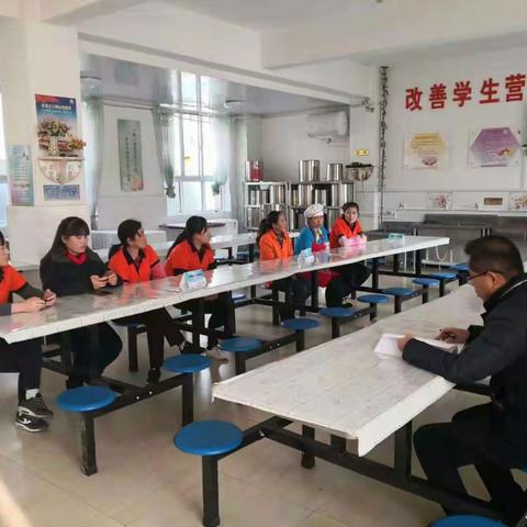 白银区第八小学食堂开展“传精神，抓细节，重学习”活动