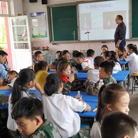回民区教科研活动——观摩课（老教师的传承是年轻教师学习的榜样）
