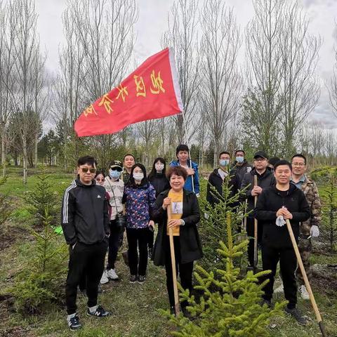 地区水务局积极参加义务植树活动