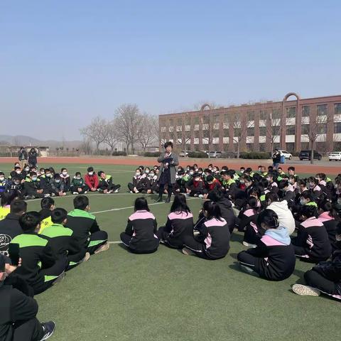 瓦市第十九中学＂心理健康讲座＂进行时