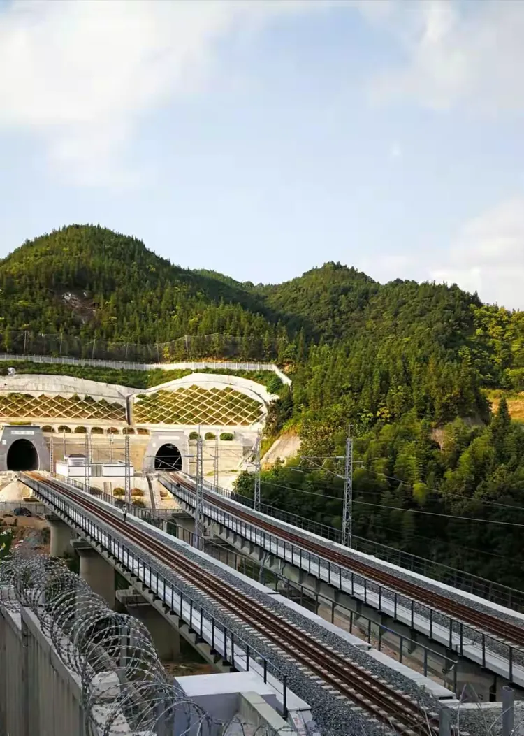 浦梅铁路 造福老区