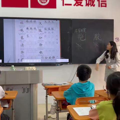 “认认真真练字，堂堂正正做人”宁远十三小硬笔书法社团开课啦